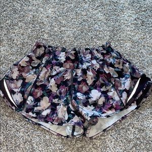 Lululemon Hotty Hot 2.5 inch shorts